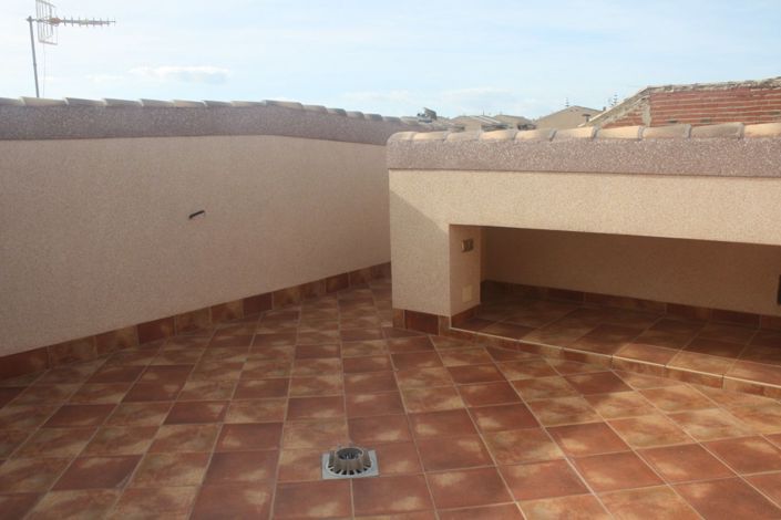 Image No.17-2 Bed Property for sale