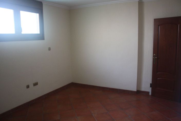 Image No.7-2 Bed House for sale