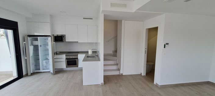 Image No.7-3 Bed House for sale