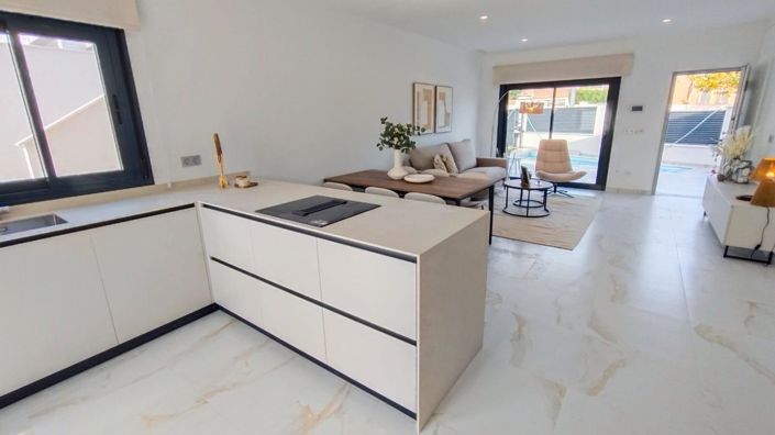 Image No.8-3 Bed House for sale