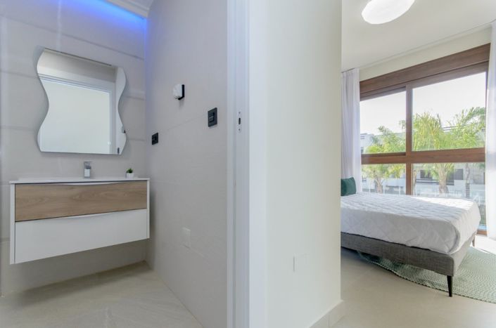 Image No.20-2 Bed Bungalow for sale