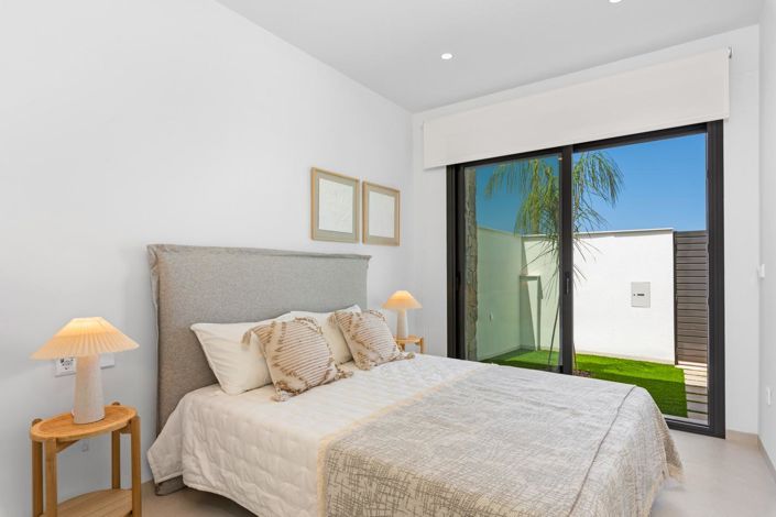 Image No.22-3 Bed Property for sale