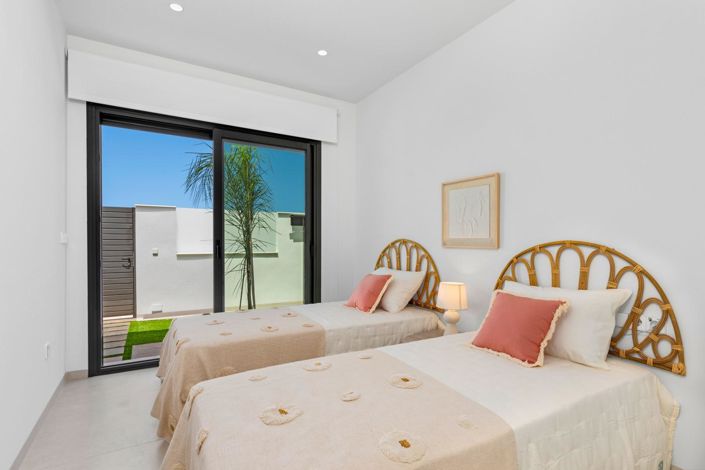 Image No.25-3 Bed Property for sale