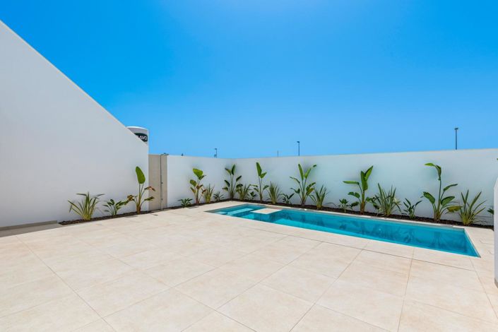 Image No.8-3 Bed Property for sale