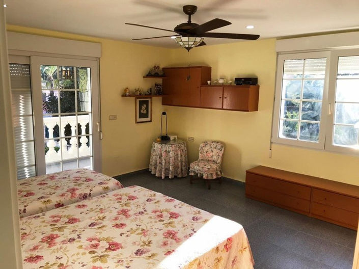 Image No.16-6 Bed House for sale