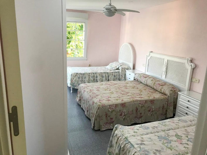 Image No.6-6 Bed House for sale