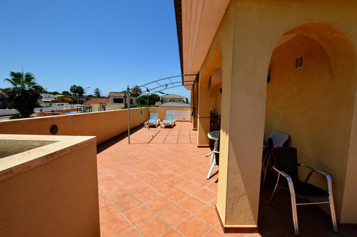 Image No.16-6 Bed House for sale