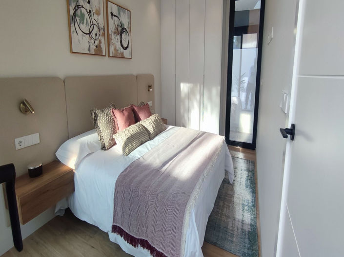 Image No.8-3 Bed House for sale