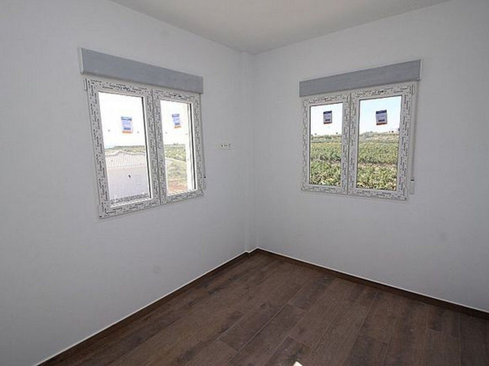 Image No.10-4 Bed House for sale