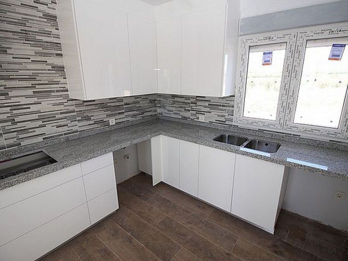 Image No.18-4 Bed House for sale