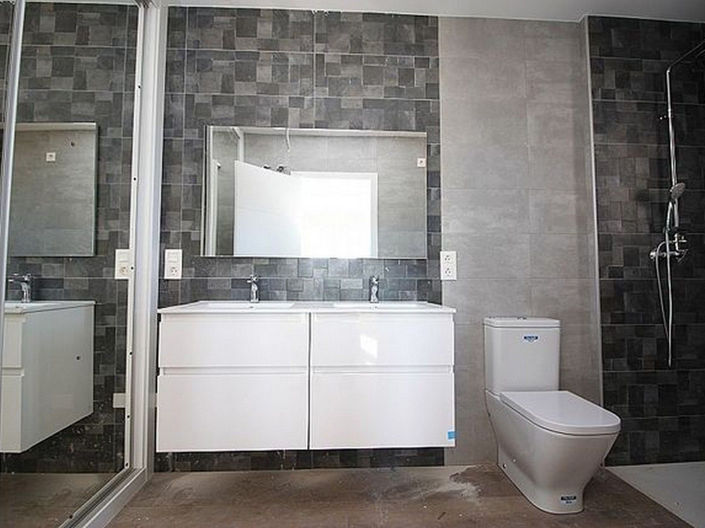 Image No.20-4 Bed House for sale