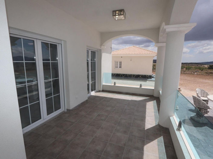 Image No.19-4 Bed House for sale