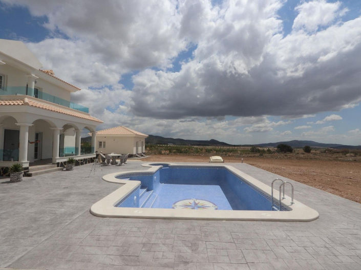 Image No.21-4 Bed House for sale