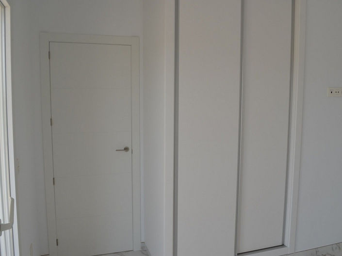 Image No.18-4 Bed House for sale