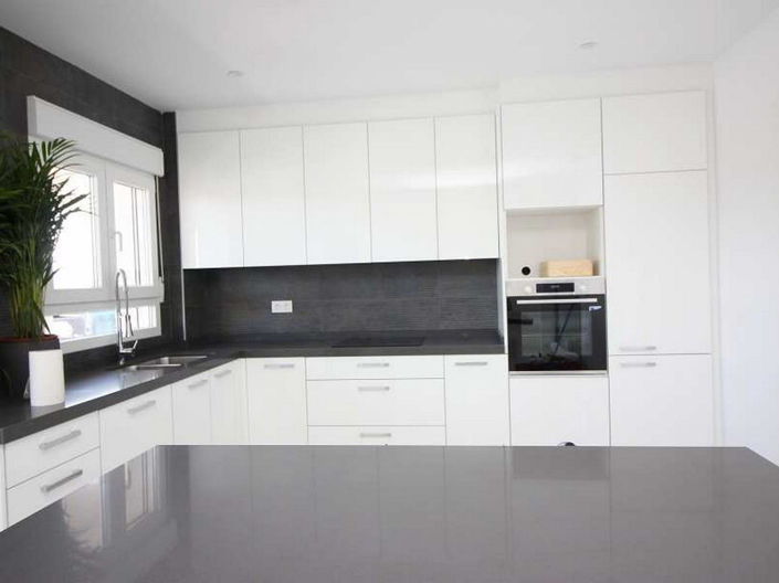 Image No.12-4 Bed House for sale