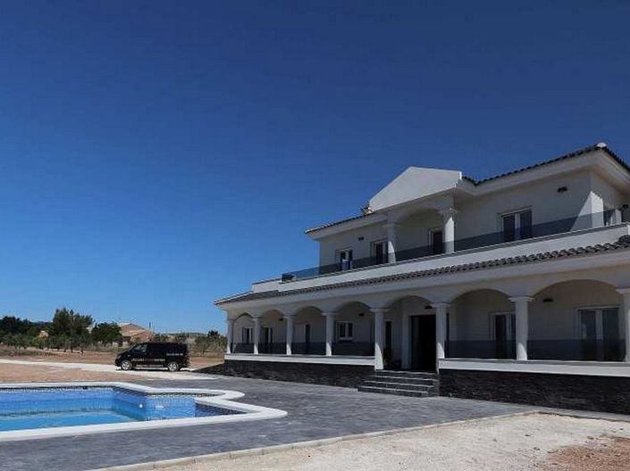 Image No.2-4 Bed Villa for sale