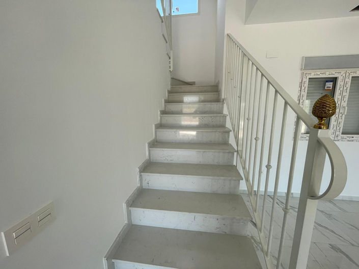 Image No.11-6 Bed Villa for sale