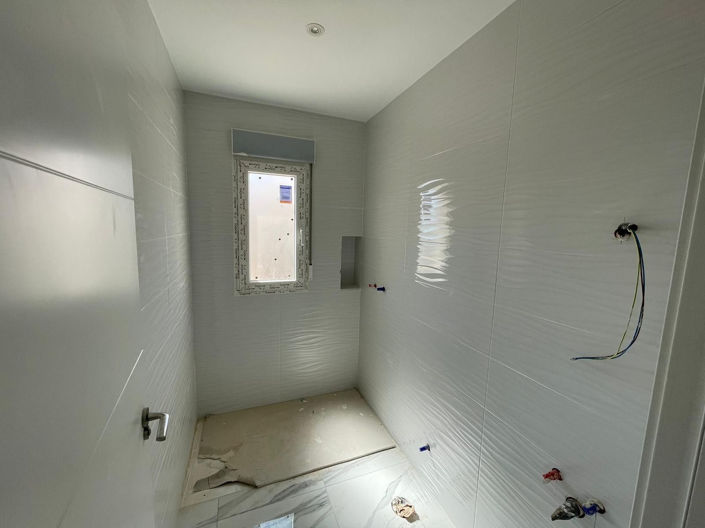 Image No.5-6 Bed House for sale