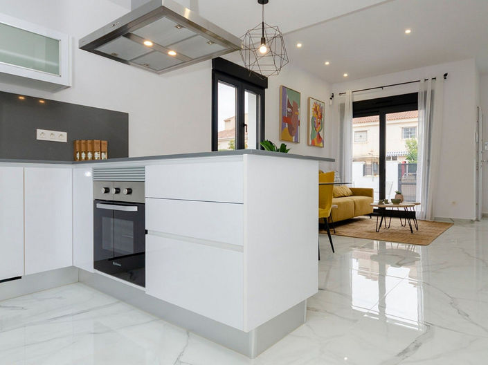 Image No.10-3 Bed House for sale