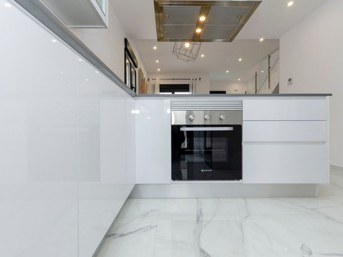 Image No.14-3 Bed House for sale