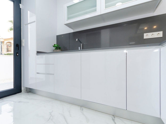 Image No.15-3 Bed House for sale