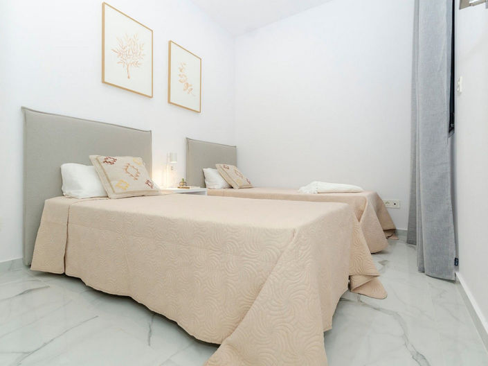 Image No.20-3 Bed House for sale