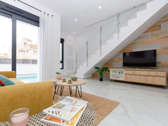 Image No.8-3 Bed House for sale