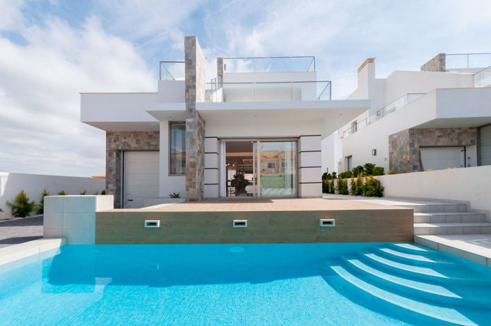 Image No.2-4 Bed House for sale