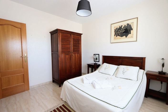 Image No.12-3 Bed House for sale