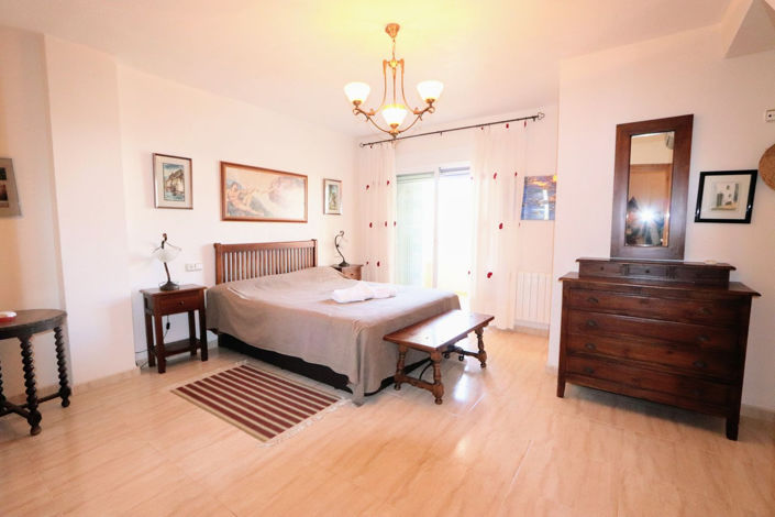 Image No.21-3 Bed House for sale