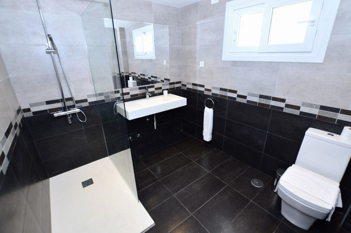 Image No.21-6 Bed House for sale
