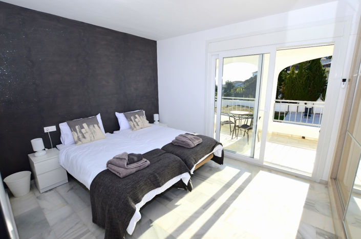 Image No.21-6 Bed House for sale