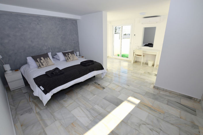 Image No.28-6 Bed House for sale