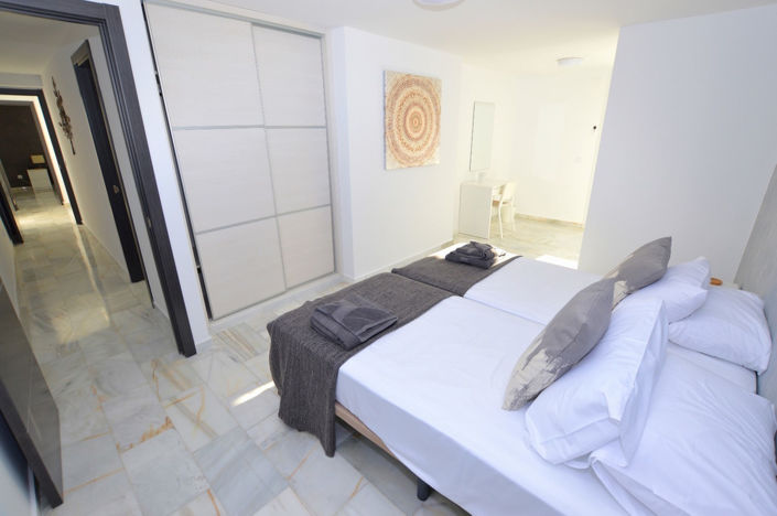 Image No.31-6 Bed House for sale