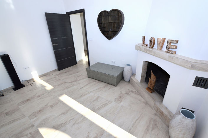 Image No.8-6 Bed House for sale