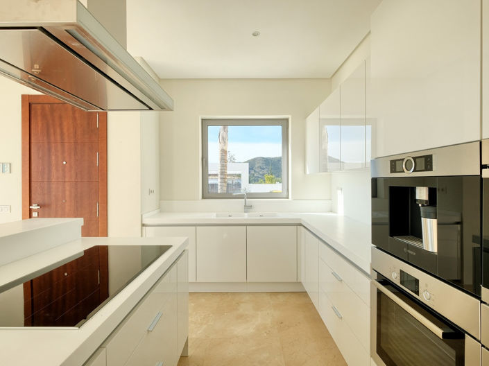 Image No.15-4 Bed House for sale