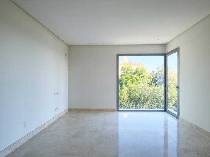 Image No.24-4 Bed House for sale