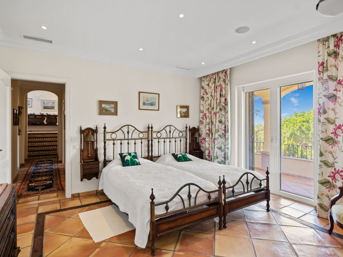 Image No.7-4 Bed House for sale