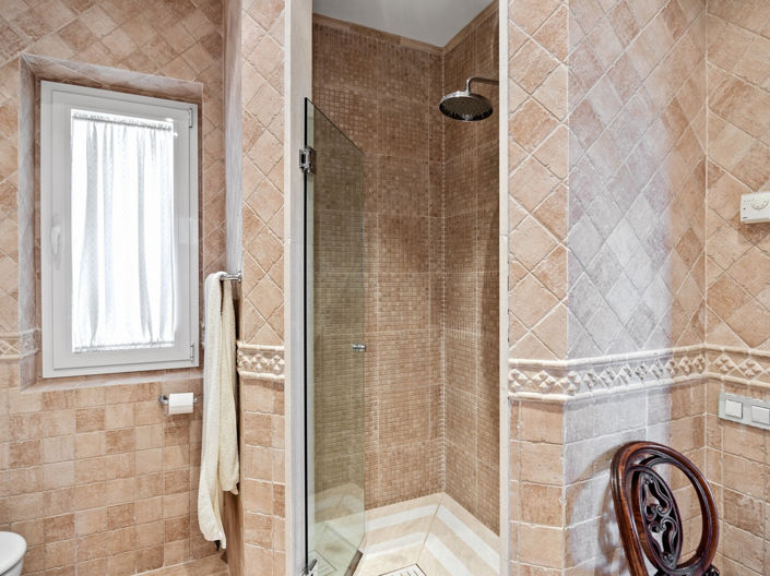 Image No.9-4 Bed House for sale