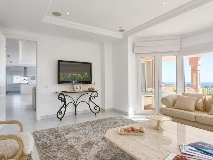 Image No.10-8 Bed Villa for sale