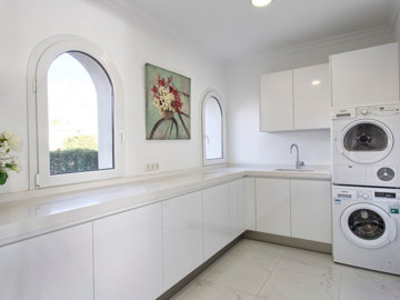 13-5fd73dea700db77384c091ca9818b1a9