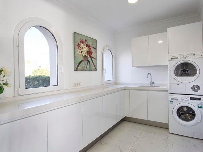 Image No.13-8 Bed House for sale