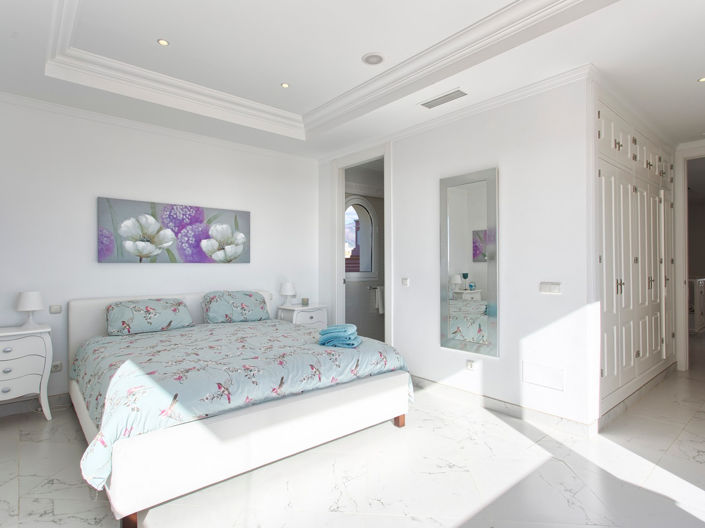 Image No.16-8 Bed House for sale