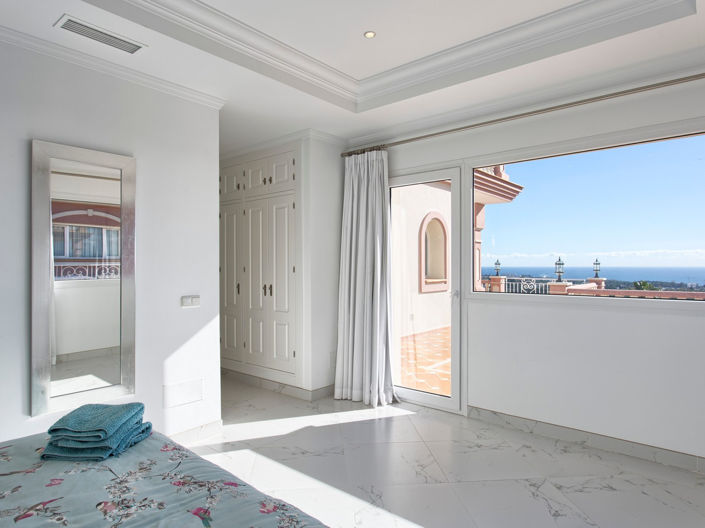 Image No.18-8 Bed House for sale