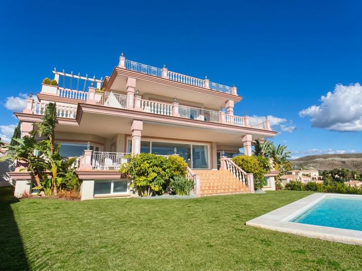 Image No.2-8 Bed Villa for sale