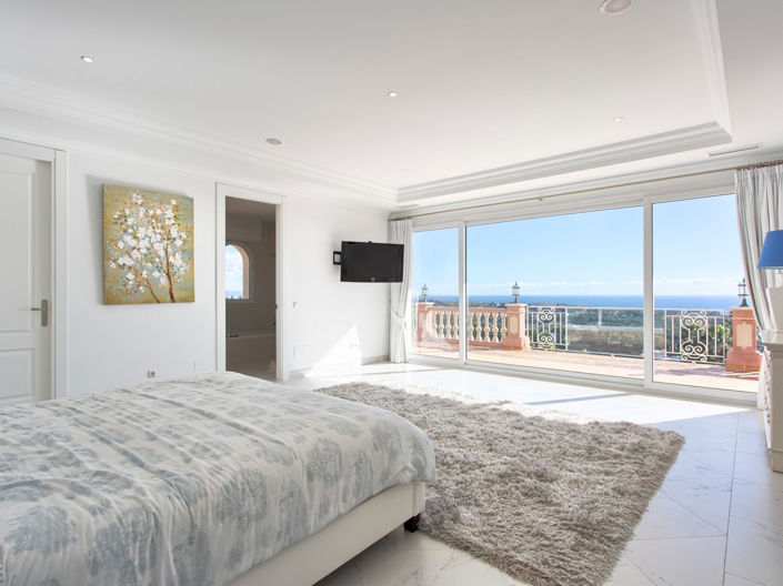 Image No.25-8 Bed House for sale