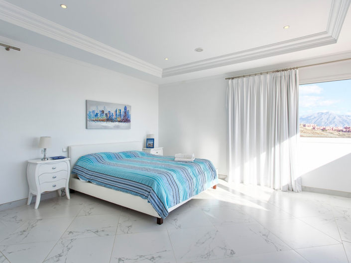 Image No.28-8 Bed House for sale