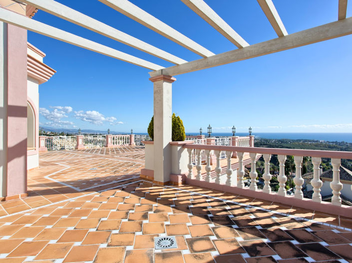 Image No.33-8 Bed House for sale