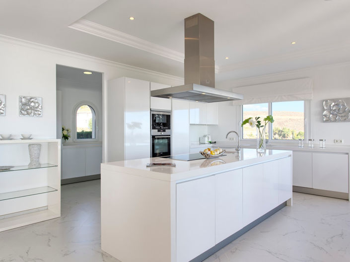 Image No.4-8 Bed House for sale