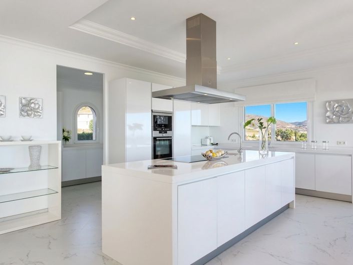 Image No.4-8 Bed Villa for sale